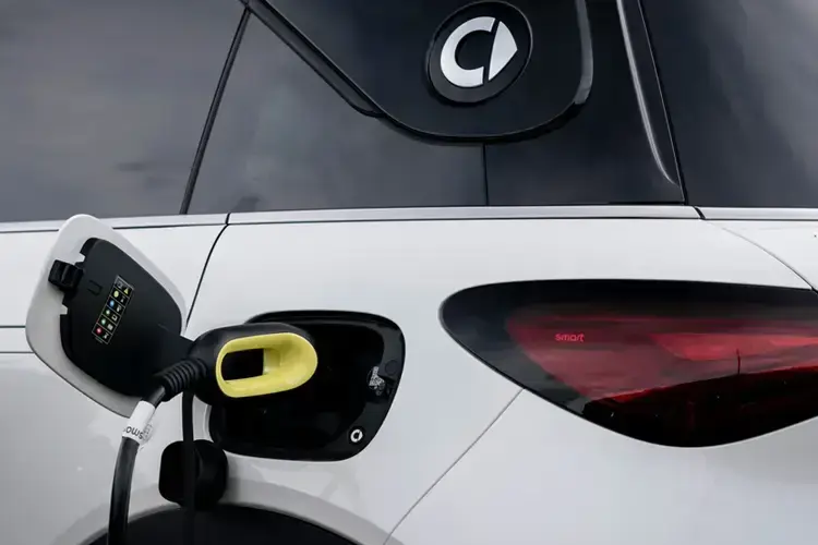 200kW Pro 49kWh 5dr Auto
