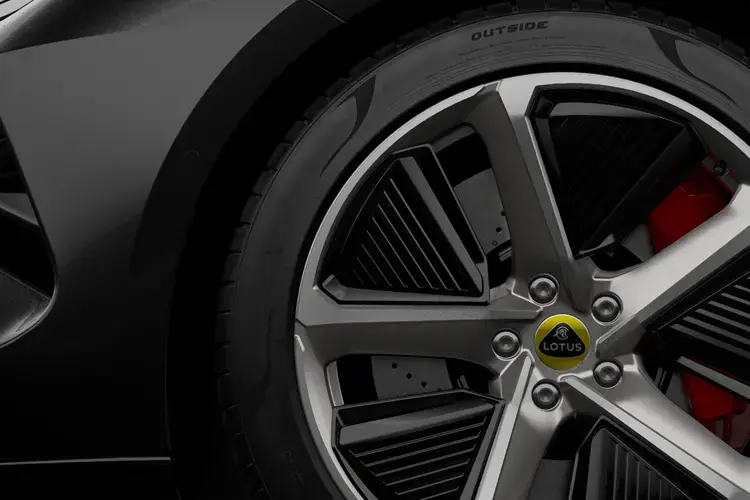 675kW R 102kWh 4dr Auto