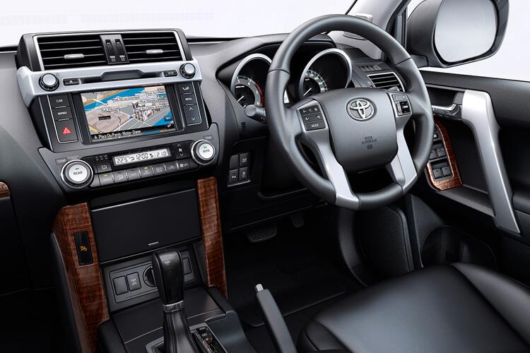 TOYOTA LAND CRUISER 2.8 D-4D 204 Invincible 5dr Auto [7 Seat]